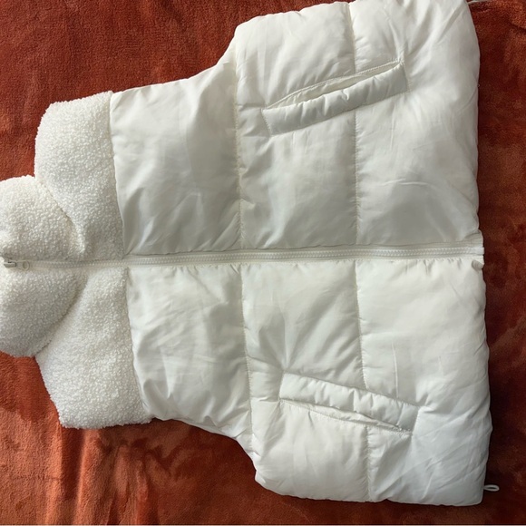 White Puffer Vest - Picture 3 of 7